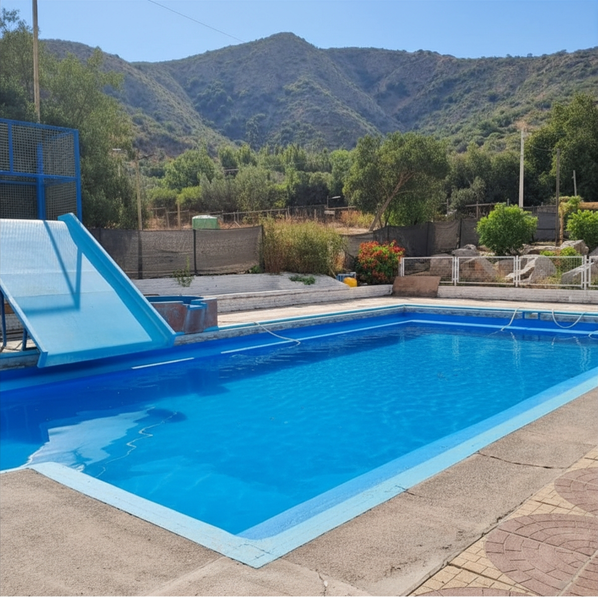 Vista a la montaña desde la piscina